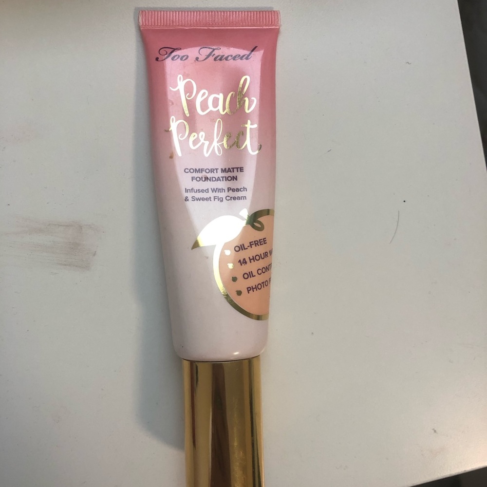 Too Faced Peach Foundation- Snow